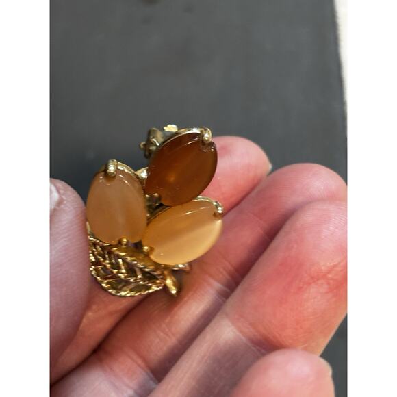 Lisner Vintage Thermoset Enamel Leaf Earrings Gold Tone Clip On - Picture 6 of 7